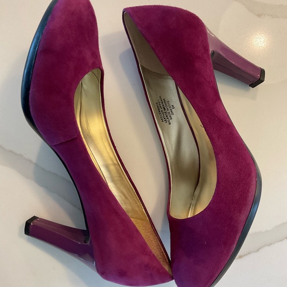 ANNE KLEIN FUSHIA SUEDE PUMP - Picture 3 of 14